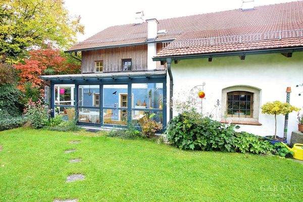 Hausrückseite mit Wintergarten