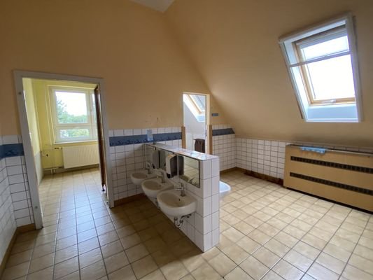 Beispielraum/Sanitär DG
