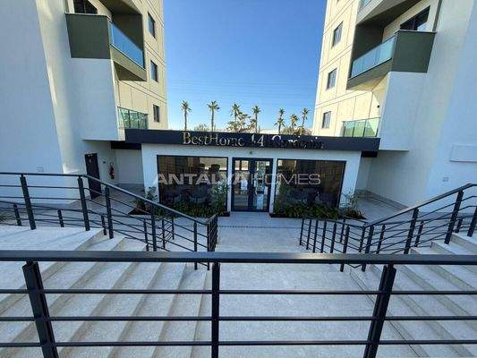 Furnished Sea-View Penthouse in a Complex with Pool in Alanya