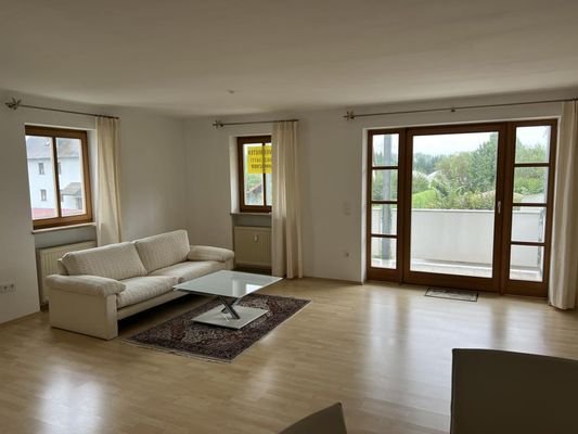 Wohnzimmer m. Südbalkon