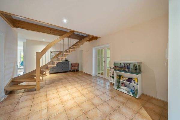 Eingangsbereich mit Aufgang zum DG