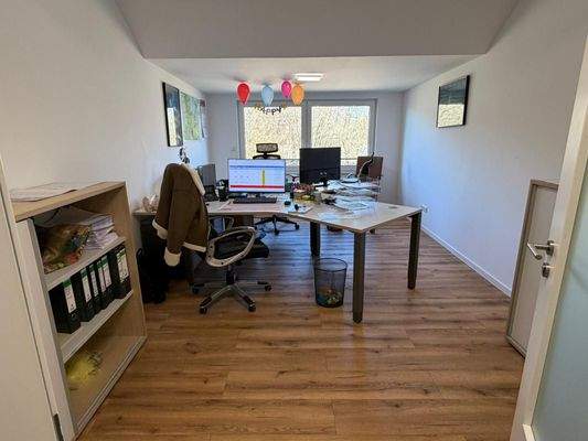 Büro 1.jpeg