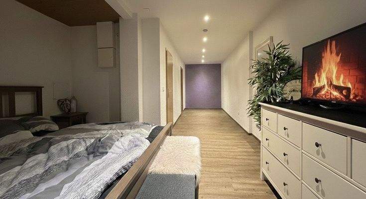 Schlafzimmer mit begehbarer Ankleide EG