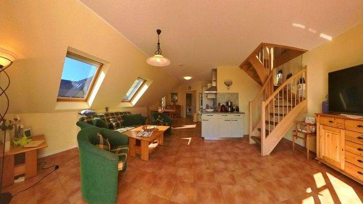 Großzügiger Wohn- und Essbereich im Landhausstil