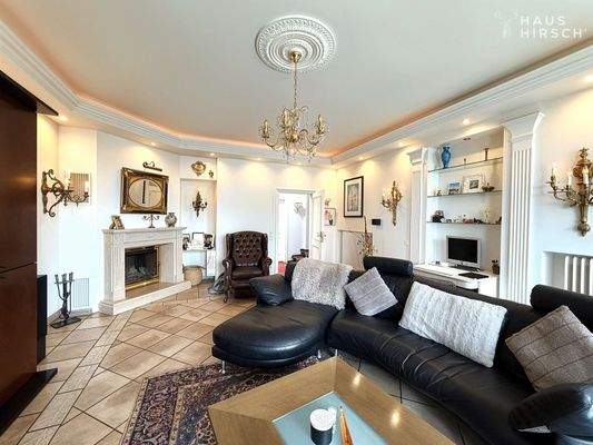 Wohnzimmer mit Kamin 