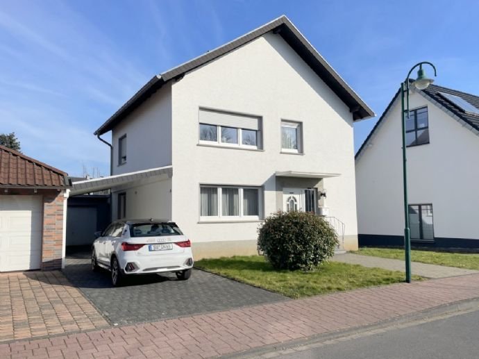 Freistehendes Einfamilienhaus mit Garage in Niederkassel-Rheidt