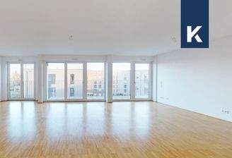 heller Wohn- und Essbereich