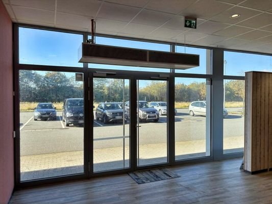 Eingangsbereich und Schaufenster