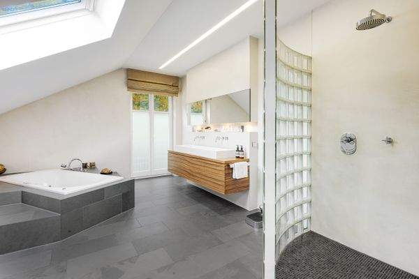 Geräumiges Masterbad 