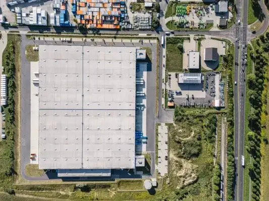 Bestandshallen + Neubaugrundstück.webp