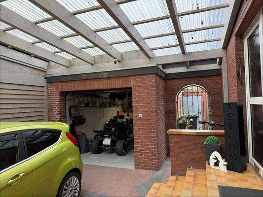 Einfamilienhaus mit Garage