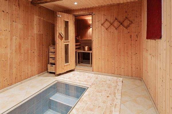 Sauna mit Tauchbecken