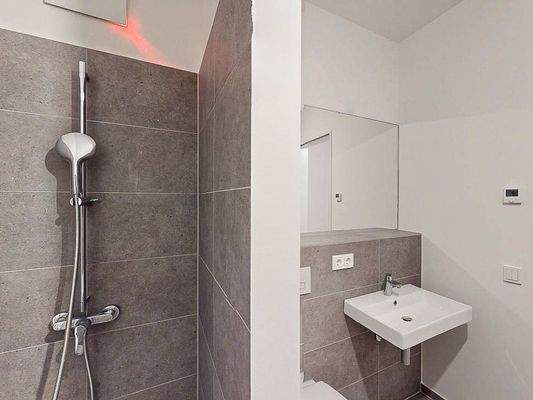 Badezimmer mit Dusche