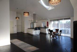 WOHNEN, BEWIRTEN, KOCHEN, HOCHTERRASSE (re.) | ROOF LIGHTS