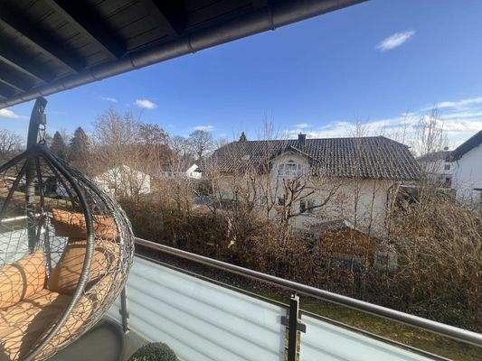 Balkon mit Panoramablick und modernem Edelstahl-Geländer