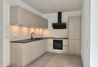 Küchenbereich mit hochwertiger Einbauküche