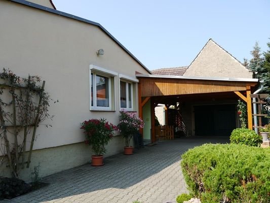 Carport und Garage