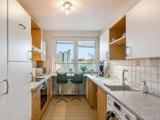 Küche mit Einbauküche