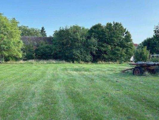 Gartengrundstück hinter Scheune