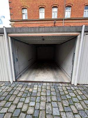 Garage mit Elektrotor