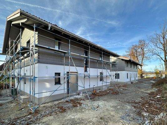 Gebäudeansicht - Hauseingangsseite