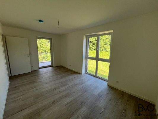 Helles Schlafzimmer mit Terrassenzugang