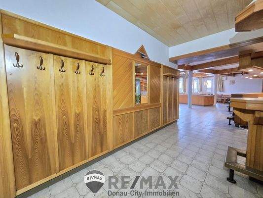 18 Garderobe Restaurant