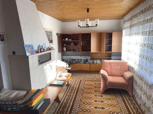 EG_Esszimmer mit Kachelofen