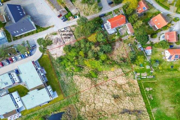 Luftbildaufnahme mit ungefährem Grundstücksverlauf