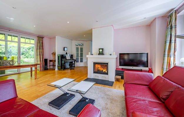 Wohnbereich mit Kamin