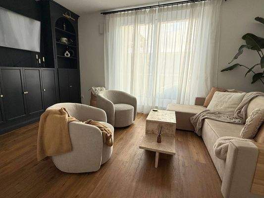 Ansicht VII: Wohn- und Esszimmer mit offenem Küchenbereich