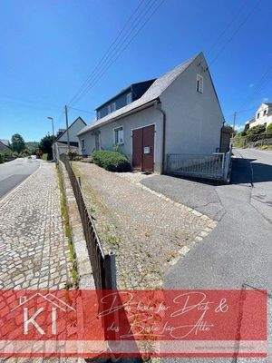 Stellplatz im Vorgarten/ Schuppen