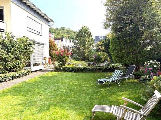 Großer Garten vor dem Haus