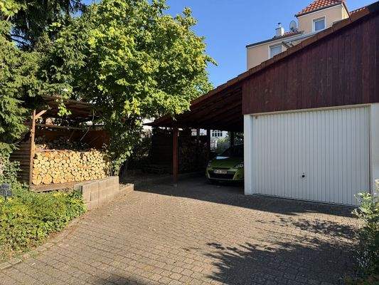 Blick zur Garage