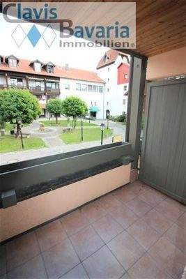 Blick vom überdachten Balkon direkt auf den Brunnenplatz