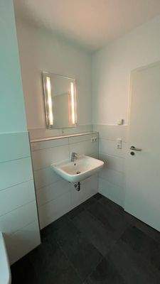 Tageslichbad mit Wanne