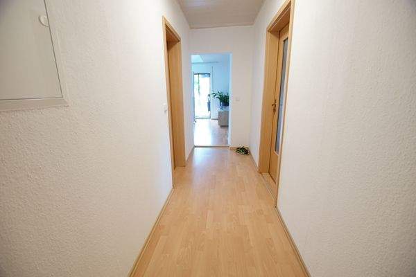 Heller Flur zur Dachwohnung