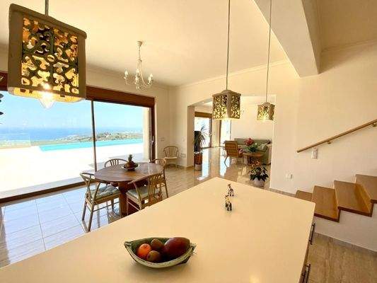 Luxusvilla zum Verkauf in Tsivaras mit Meerblick