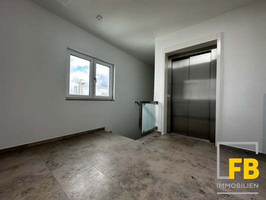 Aufzug direkt vor der Wohnungstüre