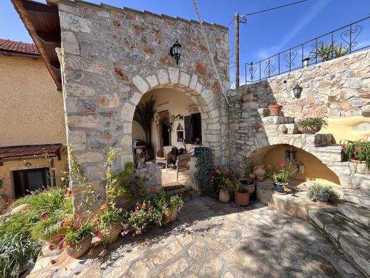 Kreta, Paleloni – Traditionelles kretisches Haus mit ikonischen Steinbögen