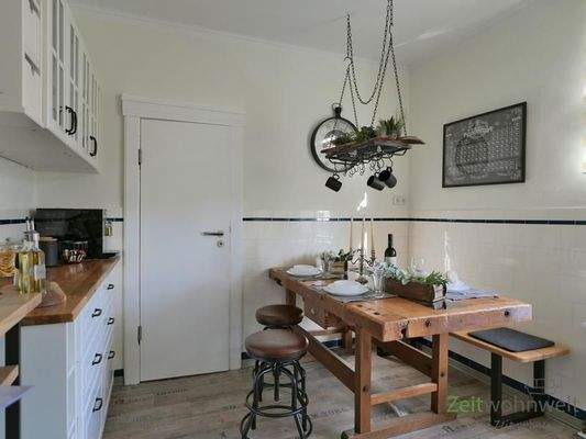 originelle Hobelbank als Esstisch