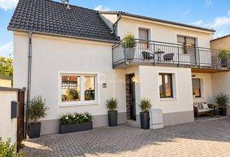 Außenansicht mit Terrasse