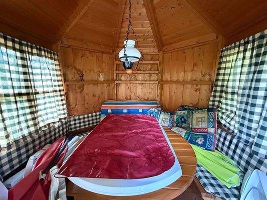 Gartenpavillon-innen