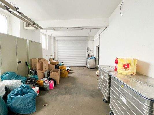 Kellergeschoss mit Rolltor