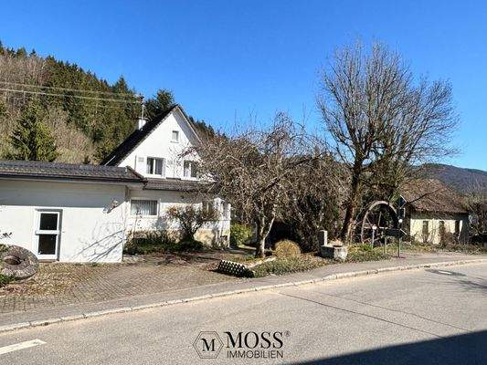 Von der Strasse her, 2. das Wohnhaus