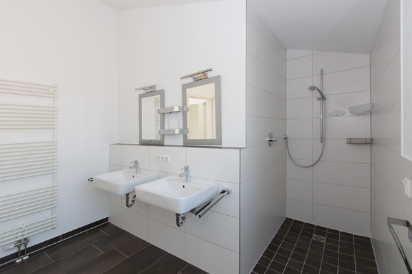 Bad Dachgeschoss (2)