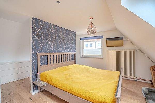 Schlafzimmer mit Ankleide DG