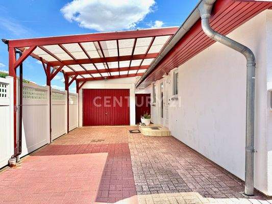 Garage / Carport