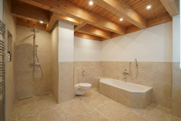 Badezimmer OG (Nur virtuell umfangreich saniert)