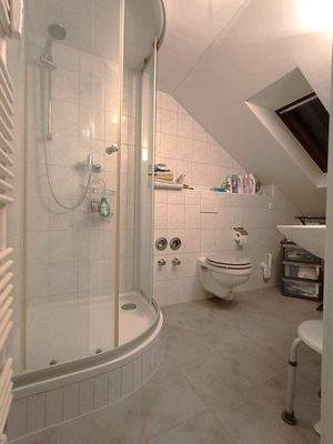 Tageslichtbad m. Waschmaschinen-Anschluß (Bild 01)